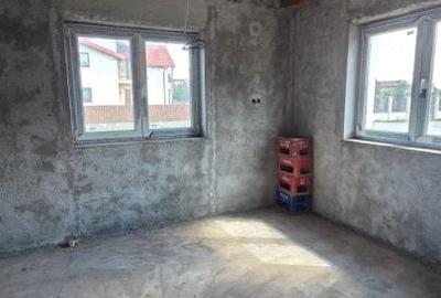 Casă cu 4 camere cu Teren 864 Mp în Păulești