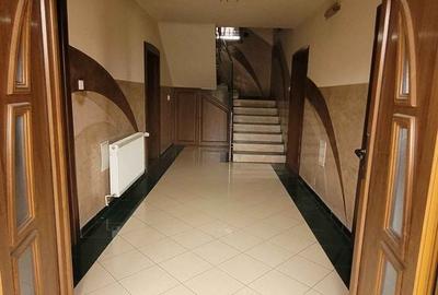 Casă cu Teren 2001 Mp în Central - 2