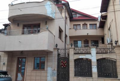 Casă cu 8 camere cu Canalizare în Tomis II