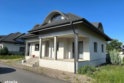 Casă cu 5 camere cu Teren 664 Mp în Central - 2