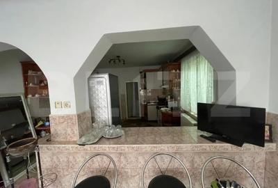 Casă cu 4 camere cu Teren 3300 Mp în 14 Mai