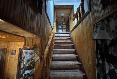 Casă cu 6 camere cu Teren 2000 Mp în Central - 11