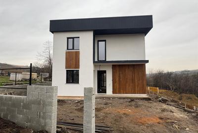Casă cu 5 camere cu Teren 468 Mp în Popricani