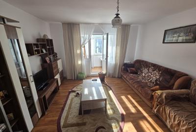 Apartament cu 3 camere semidecomandat în Alexandru cel Bun