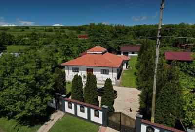 Casă cu 4 camere în Răducăneni - 1