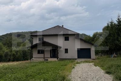 Casă individuală cu 4 camere cu Garaj în Cheile Râșnoavei