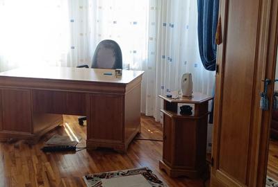Casă cu 5 camere cu Teren 958 Mp în Central