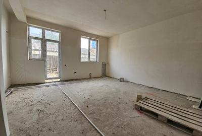 Apartament cu 2 camere semidecomandat în Km 5 - 3