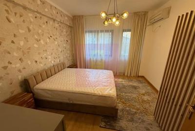 Apartament cu 4 camere decomandat în Herăstrău