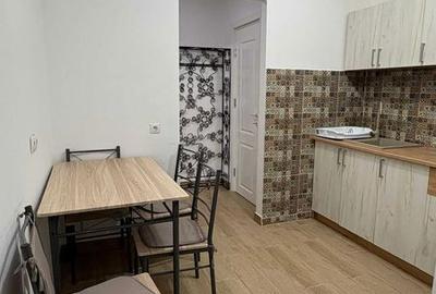 Apartament cu 2 camere decomandat în Cornișa