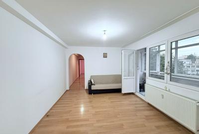 Apartament cu 3 camere semidecomandat în Gorjului