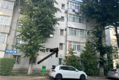 Apartament cu 3 camere semidecomandat în Est