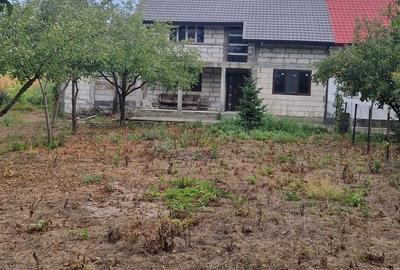 Casă cu 4 camere în Măcărești