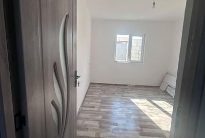 Casă cu 4 camere în Lumina
