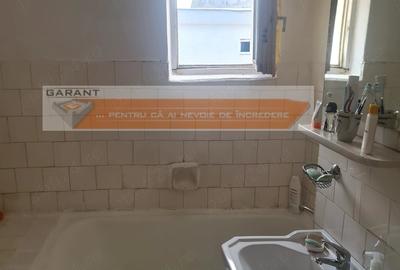 Apartament cu 3 camere decomandat în Găvana