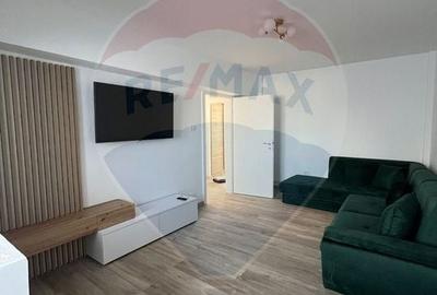 Apartament cu 4 camere decomandat, mobilat în Polivalentă