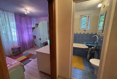 Apartament cu 3 camere semidecomandat în Central