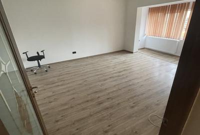 Apartament cu 4 camere în Central