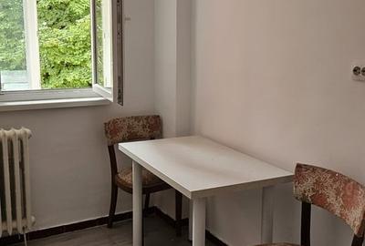 Apartament semidecomandat în Moșilor