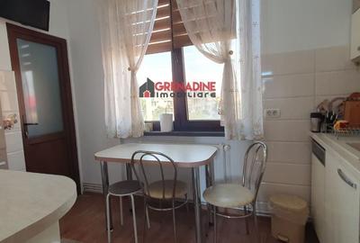 Apartament cu 2 camere decomandat în Tractorul