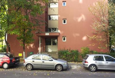 Apartament cu 2 camere semidecomandat, mobilat în Central