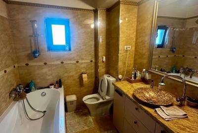 Apartament cu 4 camere, mobilat în Km 5 - 5