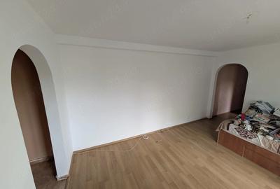 Apartament cu 3 camere semidecomandat în Gorjului