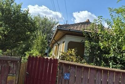 Casă cu 4 camere cu Teren 100 Mp în Central