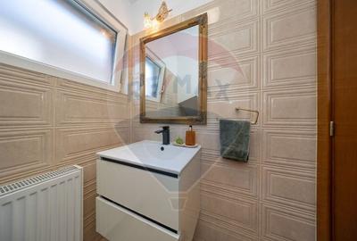 Apartament cu 3 camere semidecomandat, mobilat în Tractorul - 13