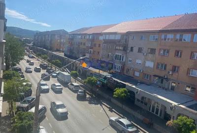 Apartament cu 4 camere decomandat în Central - 2