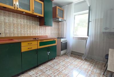 Apartament cu 3 camere decomandat în Piața Centrală