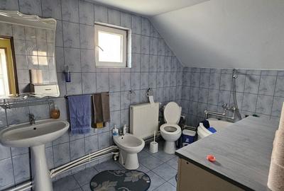 Casă cu 4 camere în Coman