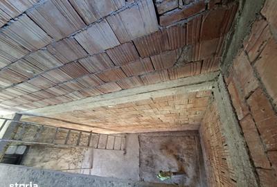 Casă cu 4 camere cu Teren 77 Mp în Central