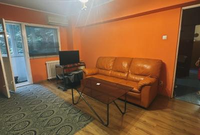Apartament cu 3 camere semidecomandat în Dristor