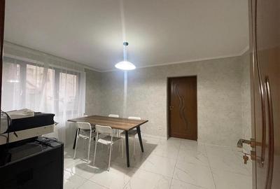 Apartament cu 3 camere semidecomandat în Central
