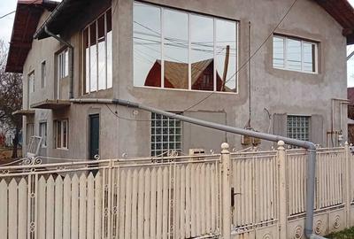 Casă cu 4 camere în Central - 1