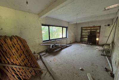 Casă cu 11 camere cu Canalizare în Brănești - 2