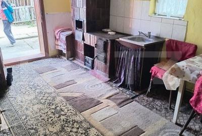Casă cu 2 camere cu Teren 1400 Mp în Central
