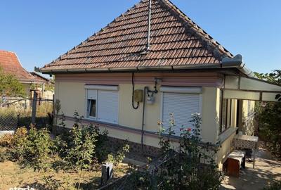 Casă cu 2 camere cu Teren 500 Mp în Central
