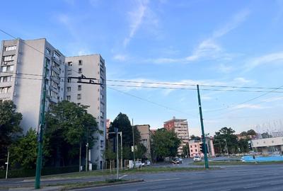 Apartament cu 4 camere decomandat în Central