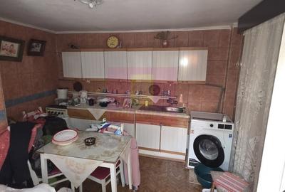 Casă cu 5 camere în Central