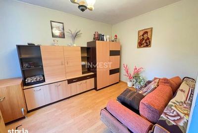 Apartament cu 3 camere în Podu Roș