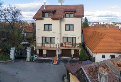 Duplex cu 4 camere cu Canalizare în Central - 1