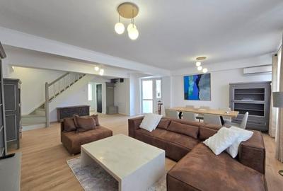 Apartament cu 4 camere în Victoriei