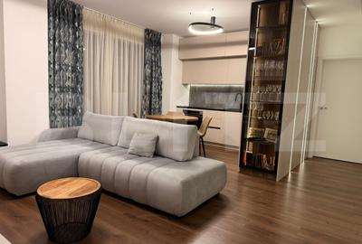 Apartament cu 4 camere semidecomandat, mobilat în Iris