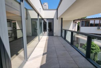 Apartament cu 4 camere decomandat în Libertății