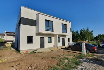 Casă cu 4 camere cu Canalizare în Tamași - 3