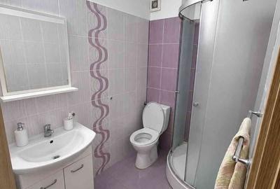 Garsonieră decomandată în Titan