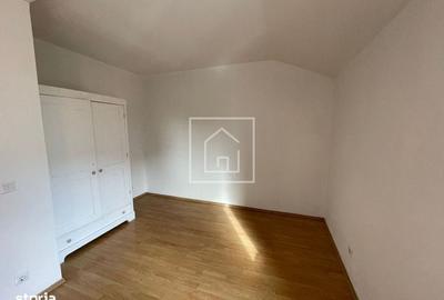 Spațiu comercial, de 81 mp, în Central - 4