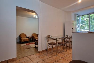 Apartament cu 3 camere decomandat în Colentina
